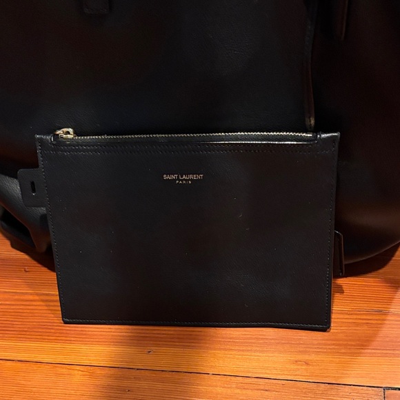 Saint Laurent Black Leather Tote with Pouch and dust bag - Picture 2 of 10